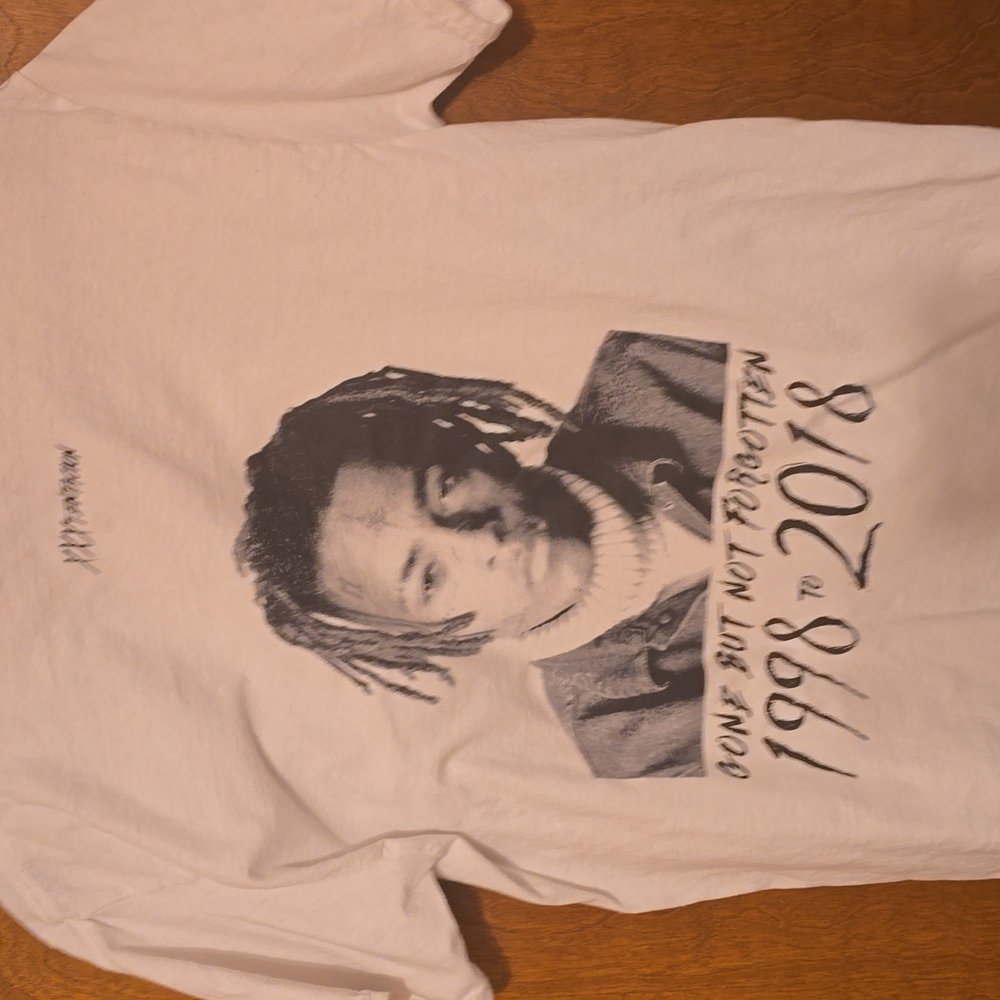 Tshirt - Picture 2 of 2